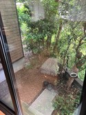 庭がある場合は、窓を開け、建物が入らないように庭だけの写真を撮影