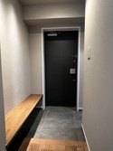 玄関を撮影する場合は、正面に立ってドアをメインに撮影